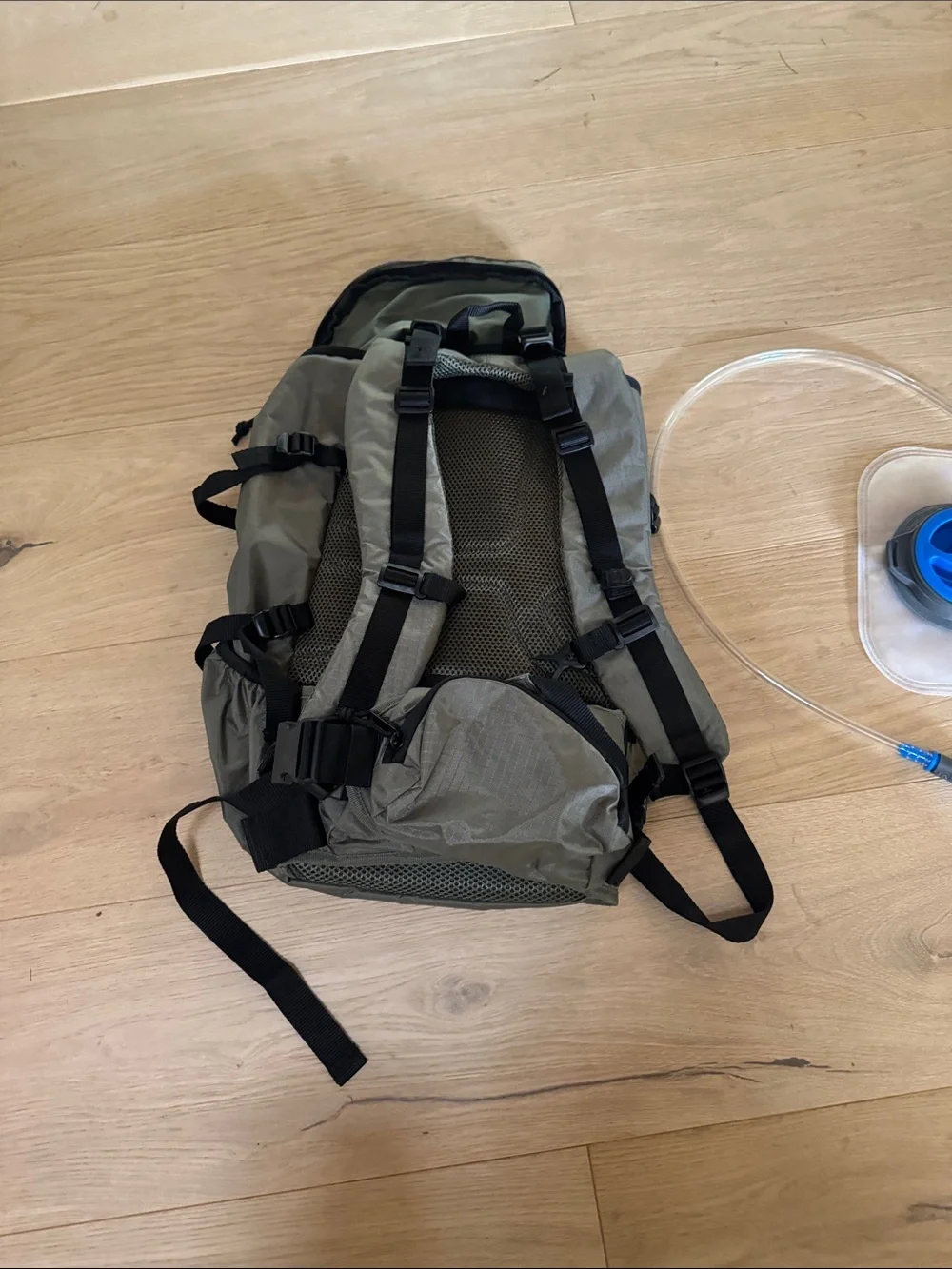 NWOT Outdoor Products Big Sur 28 L hydration backpack 3 L reservoir, green